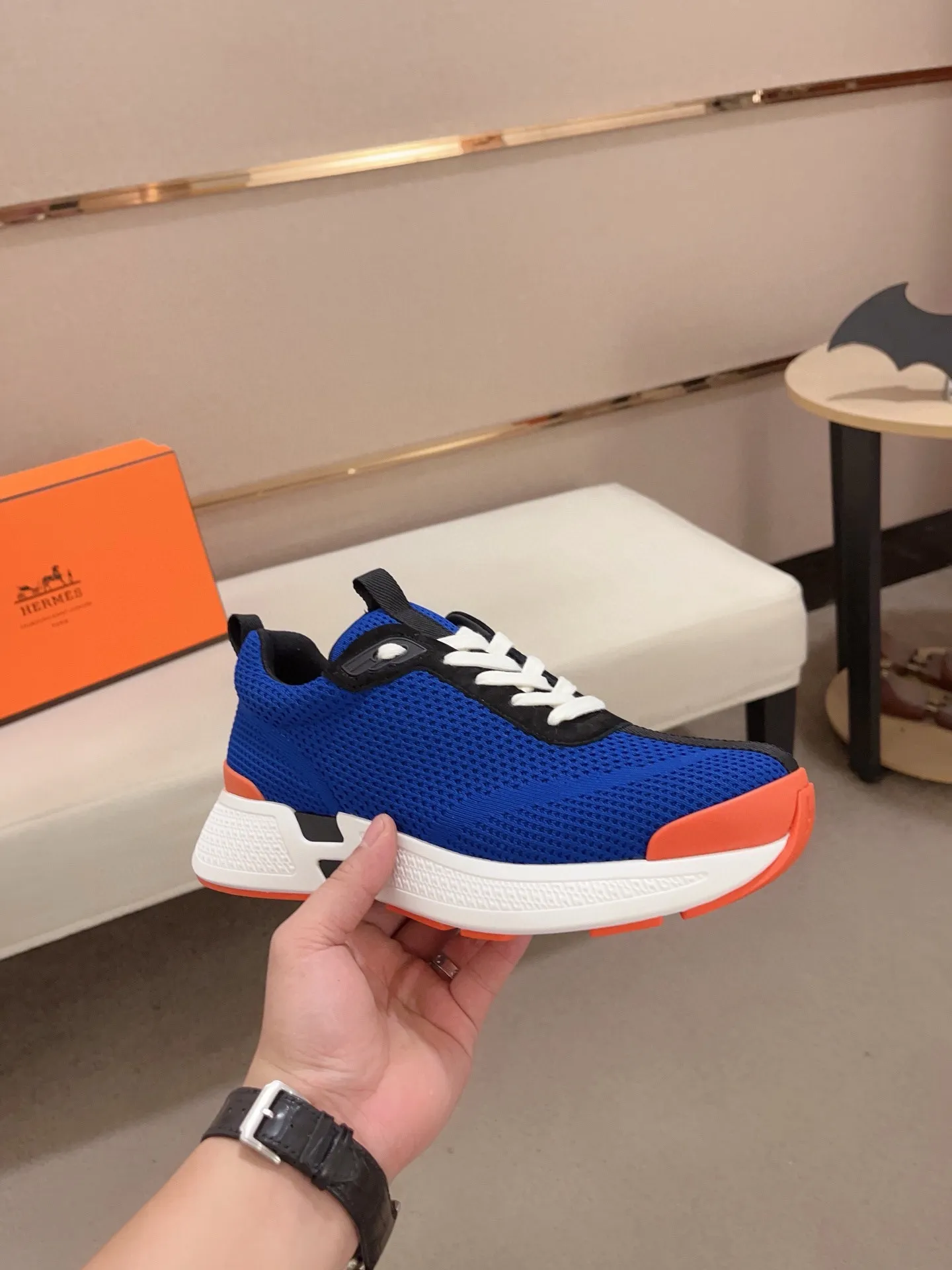 Factory price: 540💰《HERMES》【Classic Original Version】Hermès; Top 🔝 Purchasing Agency 🔍🔍Men's latest 🇺🇸 counters are on sale simultaneously, original imported from Italy ▲▲Silk cowhide with breathable fabric ▲▲ (high-end and expensive Qi·Grade) Exquisite workmanship (Italian 🇮🇹Imported water-dyed 🐂cowhide lining) Sole: Original sole provided by the original factory, ⚠️Exclusive double-layer activity·TPR·Rubber·Combined molded outsole; Super·comfortable·wear-resistant·non-slip·environmental protection The real thing is more beautiful if you take the real thing (high quality, follow the order), you can enter and exit the counter at will * Number of yards: 38·39·40·41·42·43·44# (can be customized 45.)